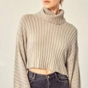 Forever 21 Grey Ribbed Knit Cropped Turtleneck Sweater Size L Bell Sleeves NWT